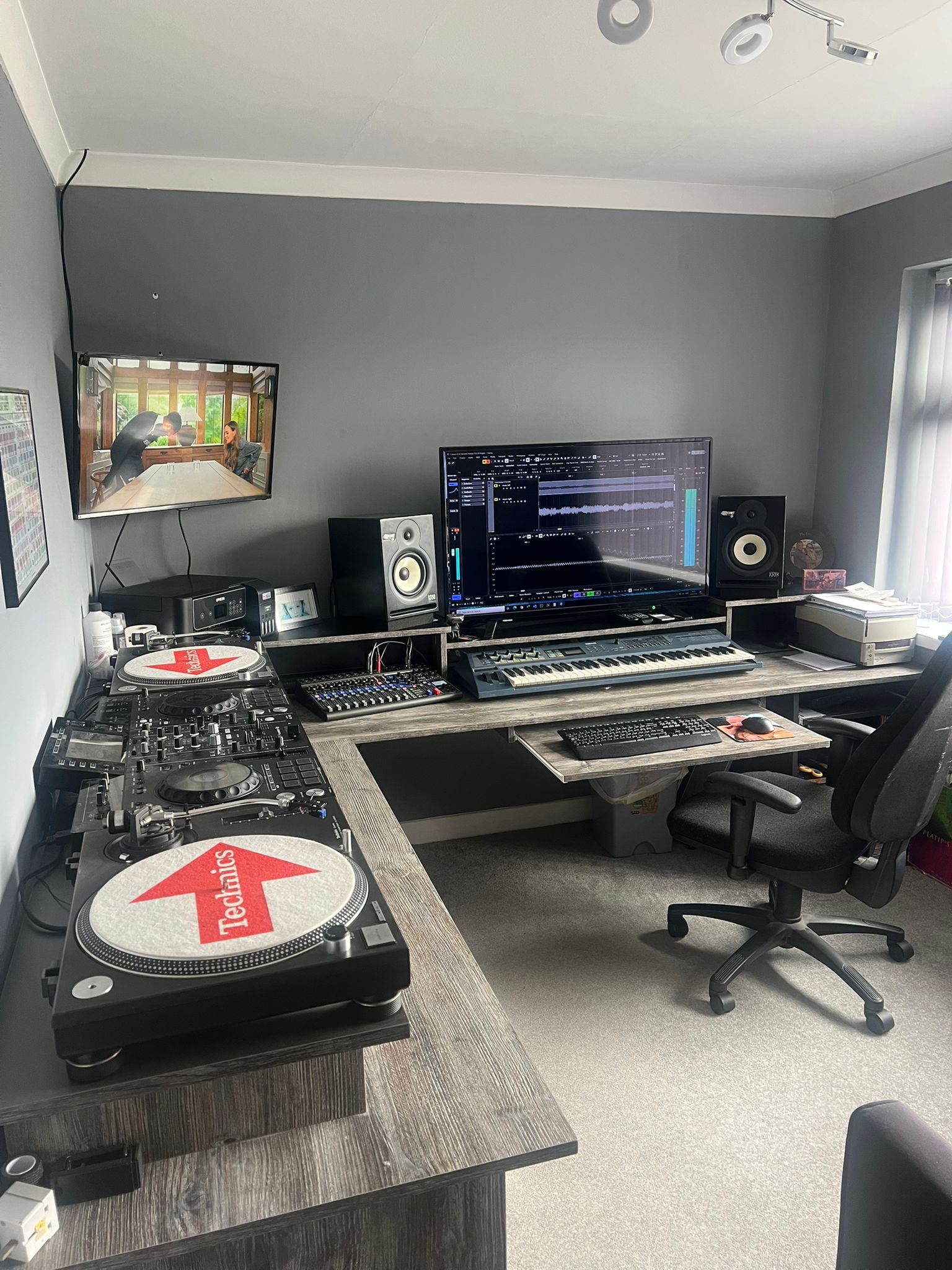 Home Offices & Desks